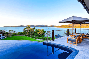 From waterfront luxury, to relaxed, family-friendly accommodation, Hamilton Island has more than 100 self-catering apartments, units and holiday homes to choose from. 