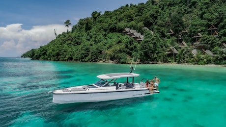 Hamilton Island See and Do, Freedom Charters