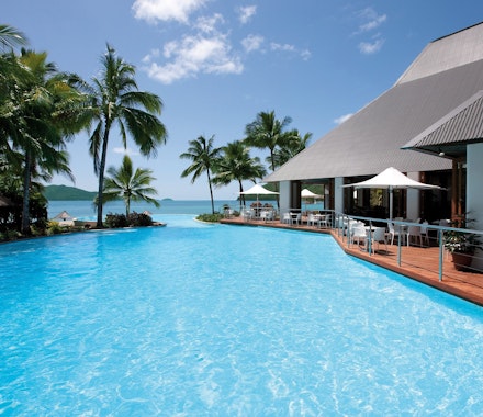 Hamilton Island, thanks to the Hamilton Island weather, is an ideal family getaway, particularly when Great Barrier Reef accommodation and Great Barrier Reef hotels are on sale.    