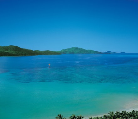 Relax the holidays away on tropical island, Hamilton Island, the famous Whitsunday islands holiday hot spot renowned for its Whitsunday holiday packages and Whitsunday resorts.