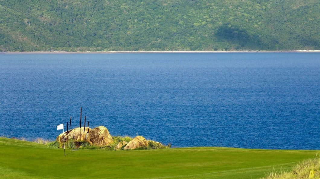 Golf Course Hole 4 Dent Island - Hamilton Island golf holidays 