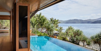 The qualia Beach House is a premium beachfront hideaway, with space for up to four adults, and plenty of room for entertaining....