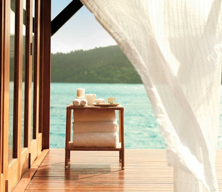 Enjoy the amazing view over the Whitsundays from your luxury accommodation - vacation Hamilton Island 