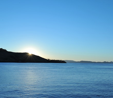 Hamilton Island luxury hotel - see the amazing sunset from the Bommie Deck at the Yacht Club 