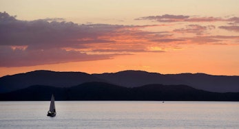 Sail a yacht at sunset around the Great Barrier Reef - Hamilton Island luxury resort 